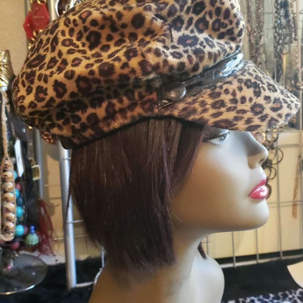Leopard Print Pageboy - Picture 7 of 8